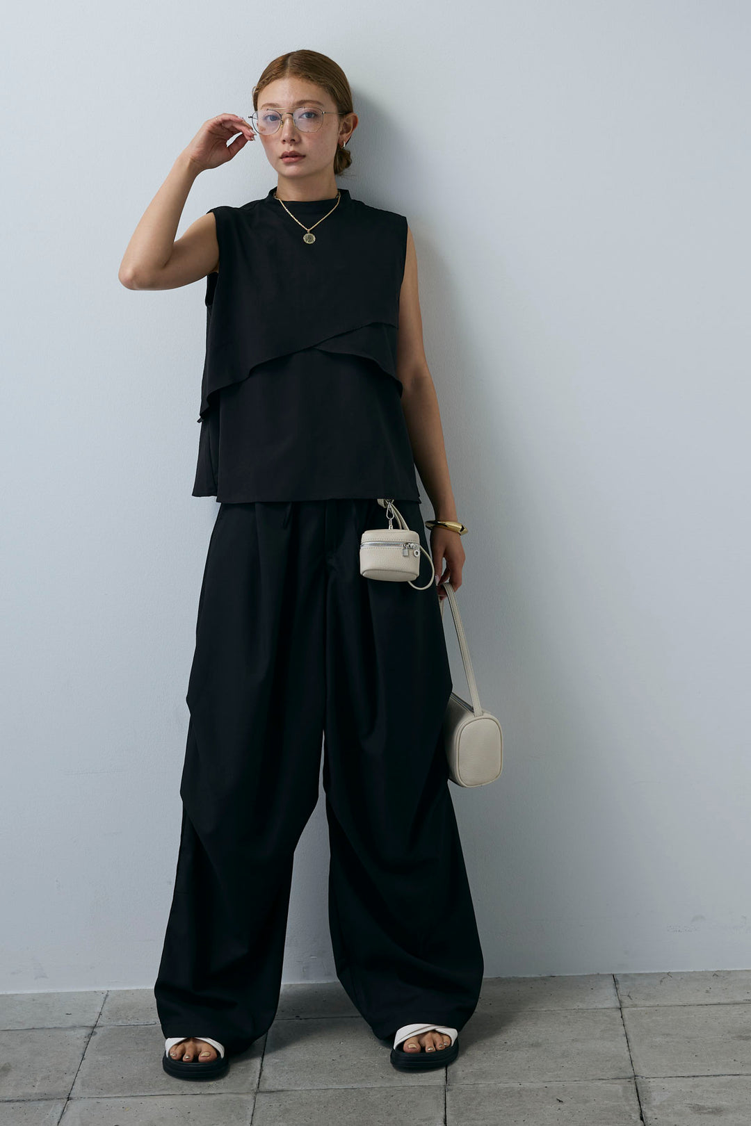 [予約/SET]アシンメトリーフレアーノースリーブブラウス+デザインタックパンツ(2set)