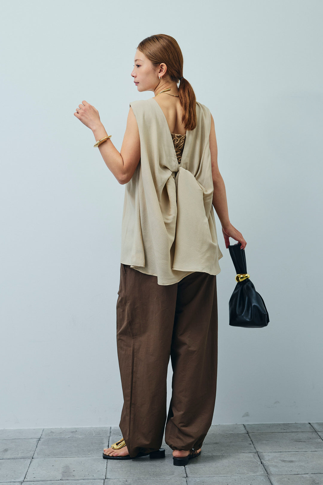 [予約/SET]シアーバックツイストノースリトップス+コード刺繍ベロアキャミ+裾ドロストナイロンパンツ(3set)