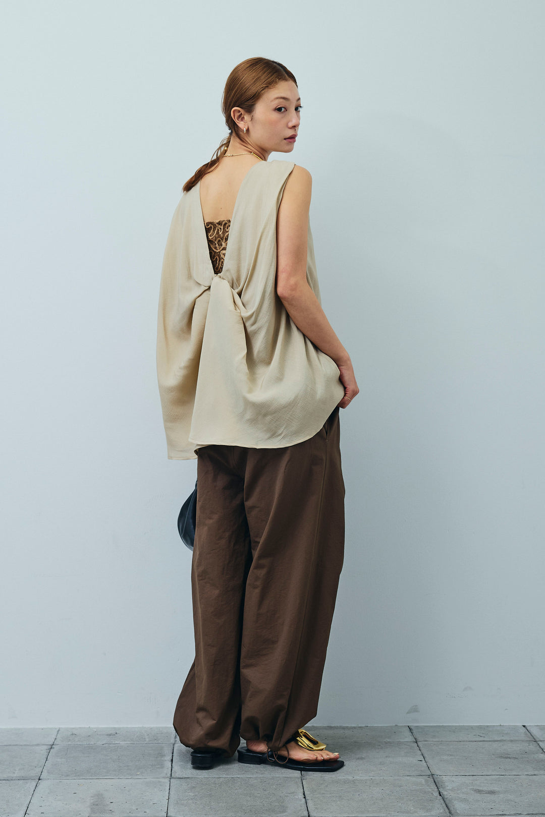 [予約/SET]シアーバックツイストノースリトップス+コード刺繍ベロアキャミ+裾ドロストナイロンパンツ(3set)