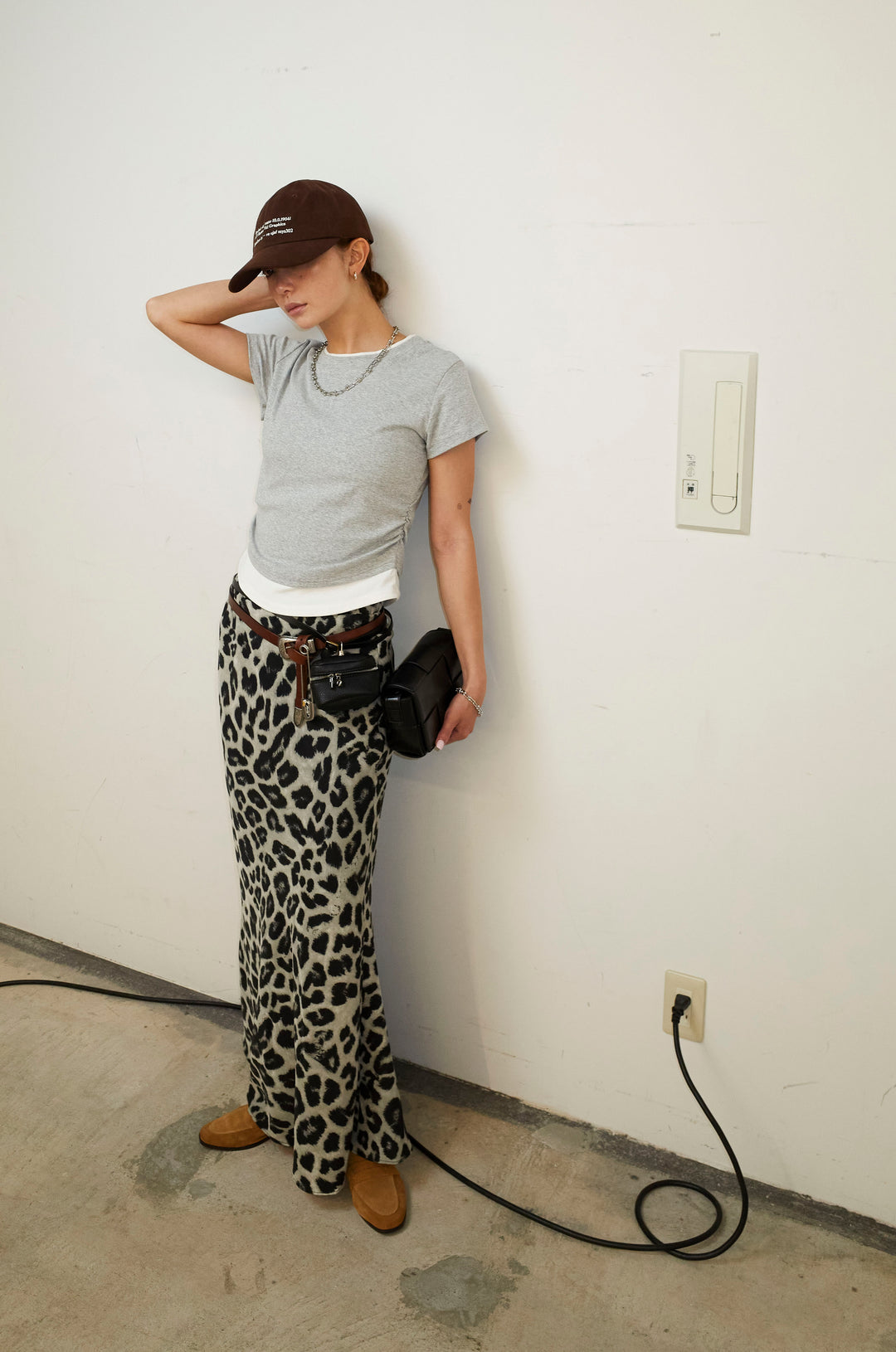 [予約/SET]サイドシャーリングレイヤードTシャツ+レオパードナロースカート(2set)