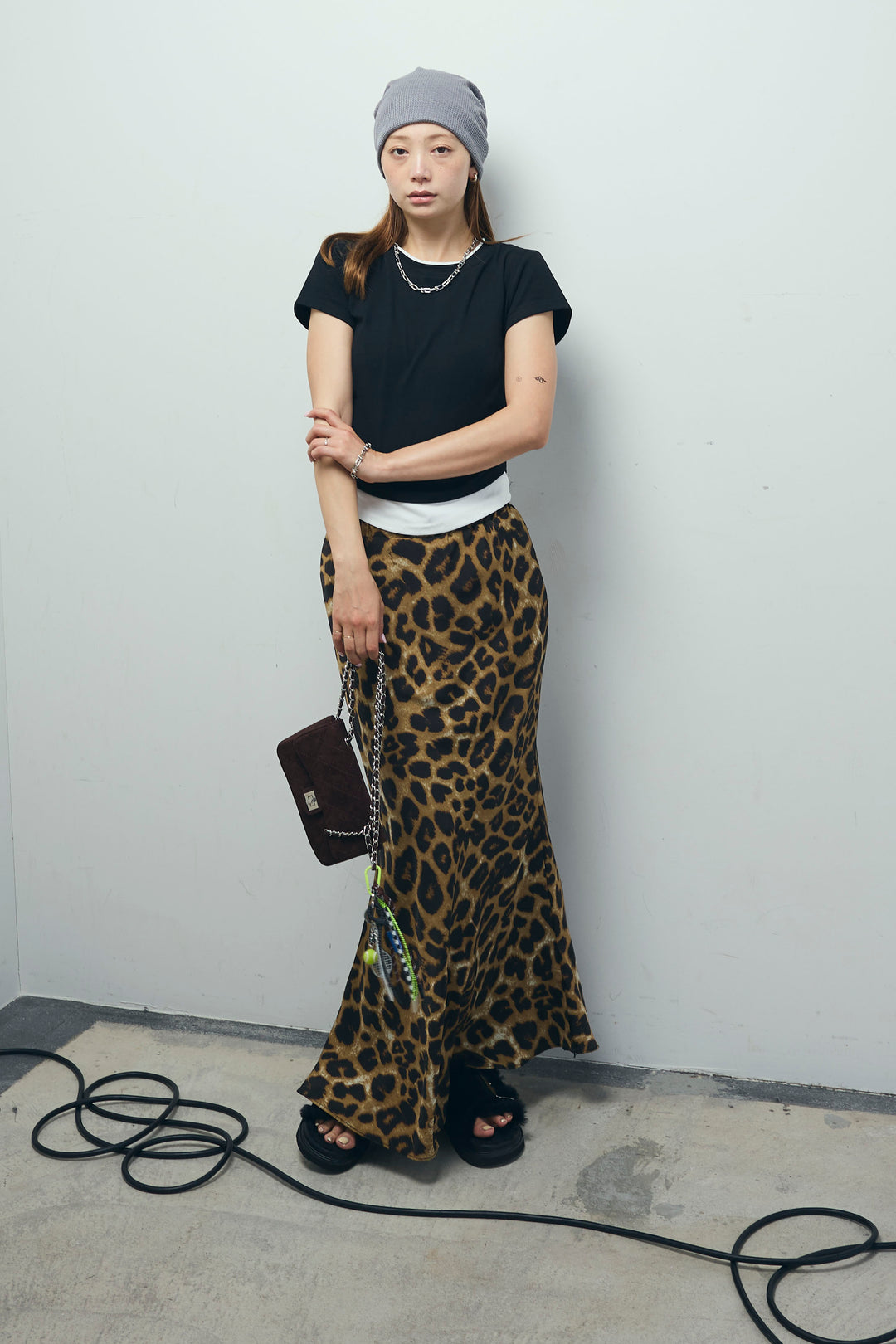[予約/SET]サイドシャーリングレイヤードTシャツ+レオパードナロースカート(2set)