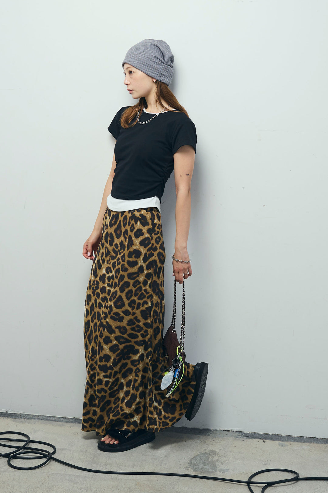 [予約/SET]サイドシャーリングレイヤードTシャツ+レオパードナロースカート(2set)