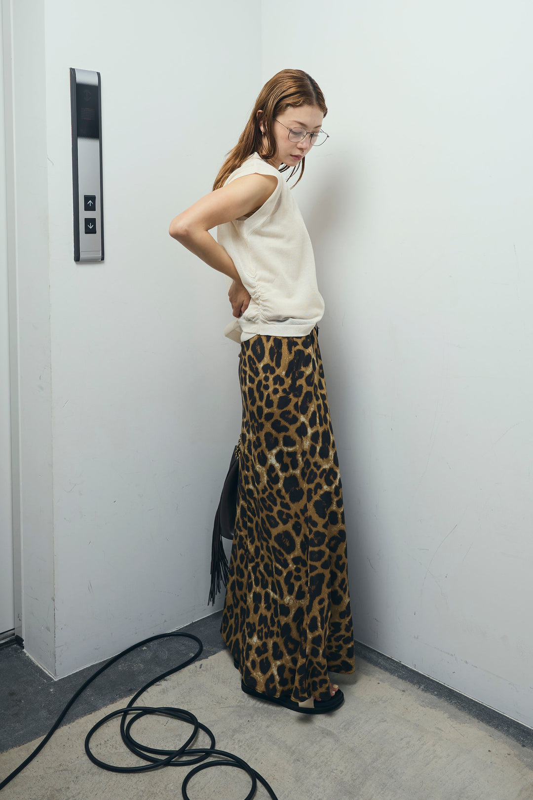 [予約/SET]リネン混ギャザーシアーニット+セルフカットリブヘンリーネックノースリーブトップス+レオパードナロースカート(3set)