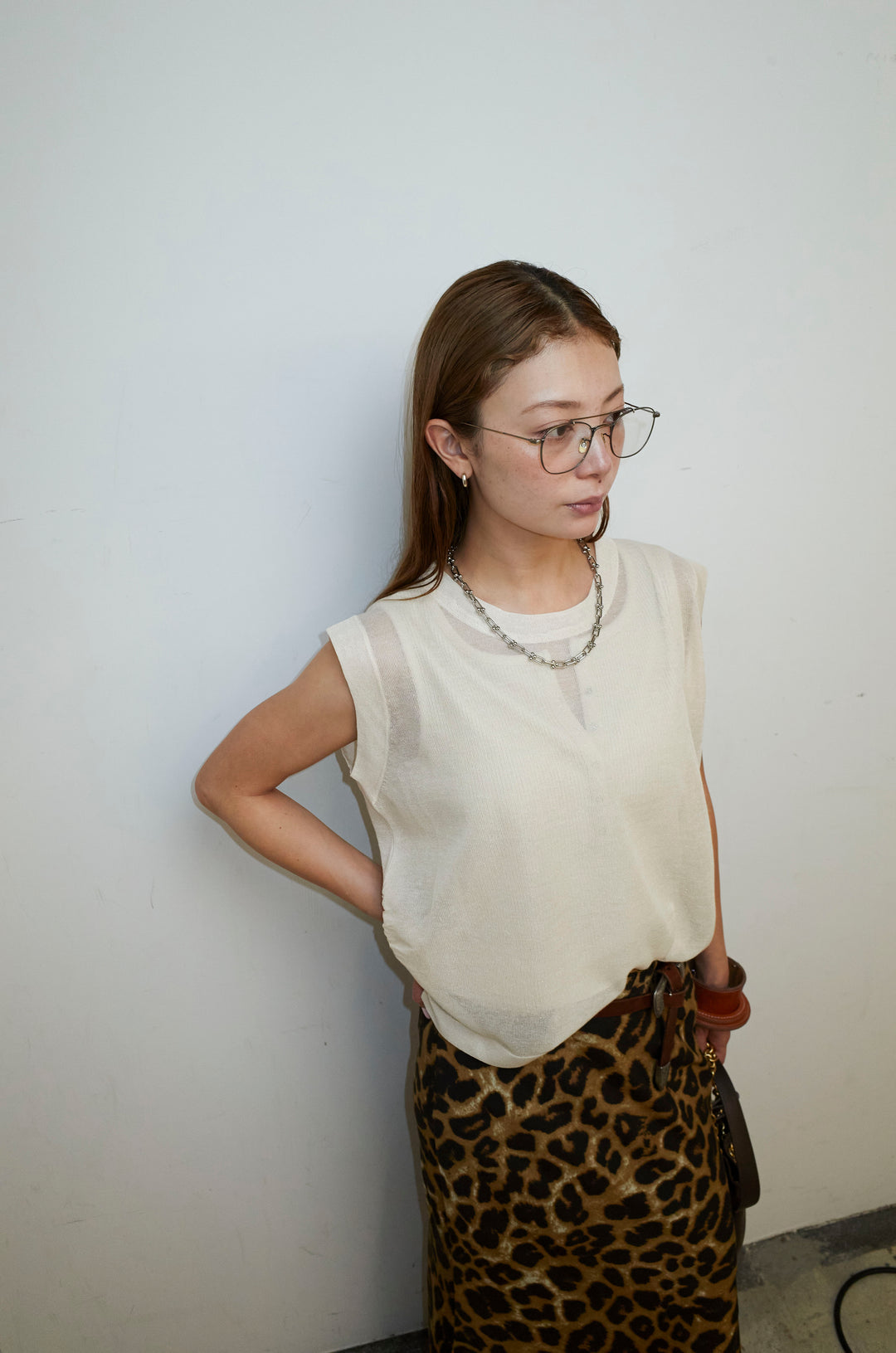 [予約/SET]リネン混ギャザーシアーニット+セルフカットリブヘンリーネックノースリーブトップス+レオパードナロースカート(3set)