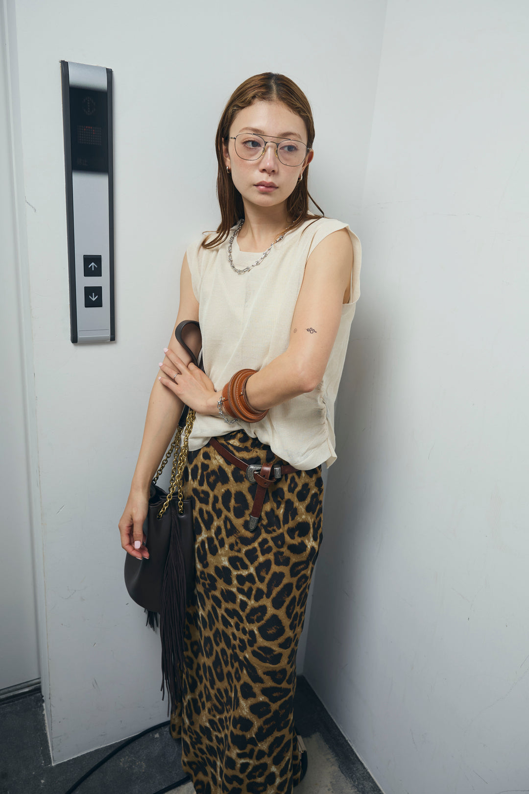 [予約/SET]リネン混ギャザーシアーニット+セルフカットリブヘンリーネックノースリーブトップス+レオパードナロースカート(3set)