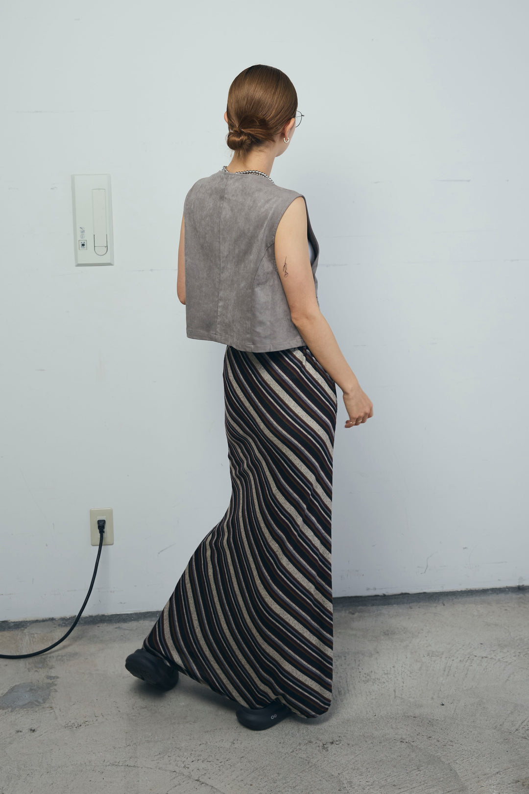 [予約/SET]フェイクスエードベスト+マルチストライプナロースカート(2set)