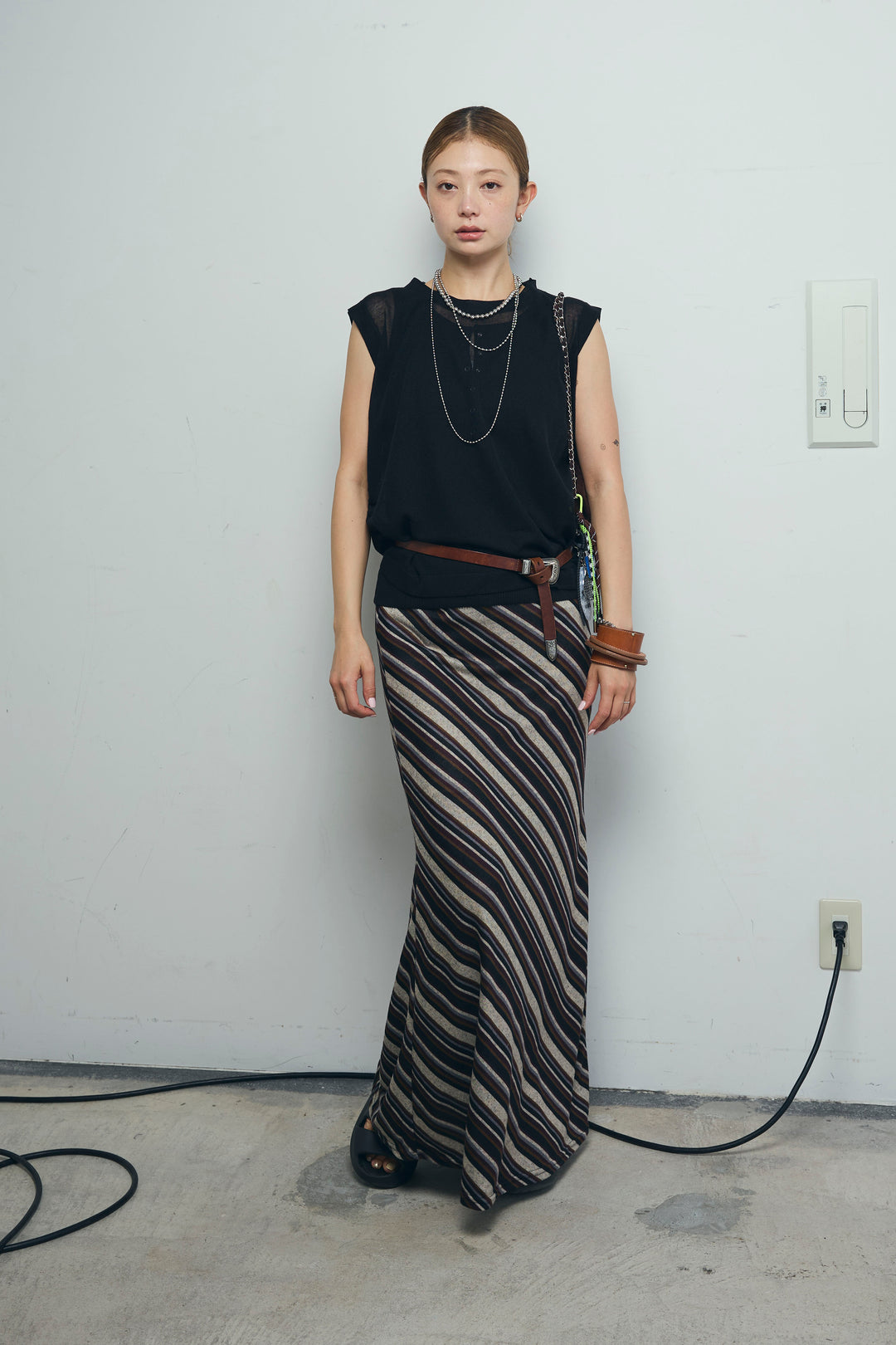 [予約/SET]リネン混ギャザーシアーニット+セルフカットリブヘンリーネックノースリーブトップス+マルチストライプナロースカート(3set)