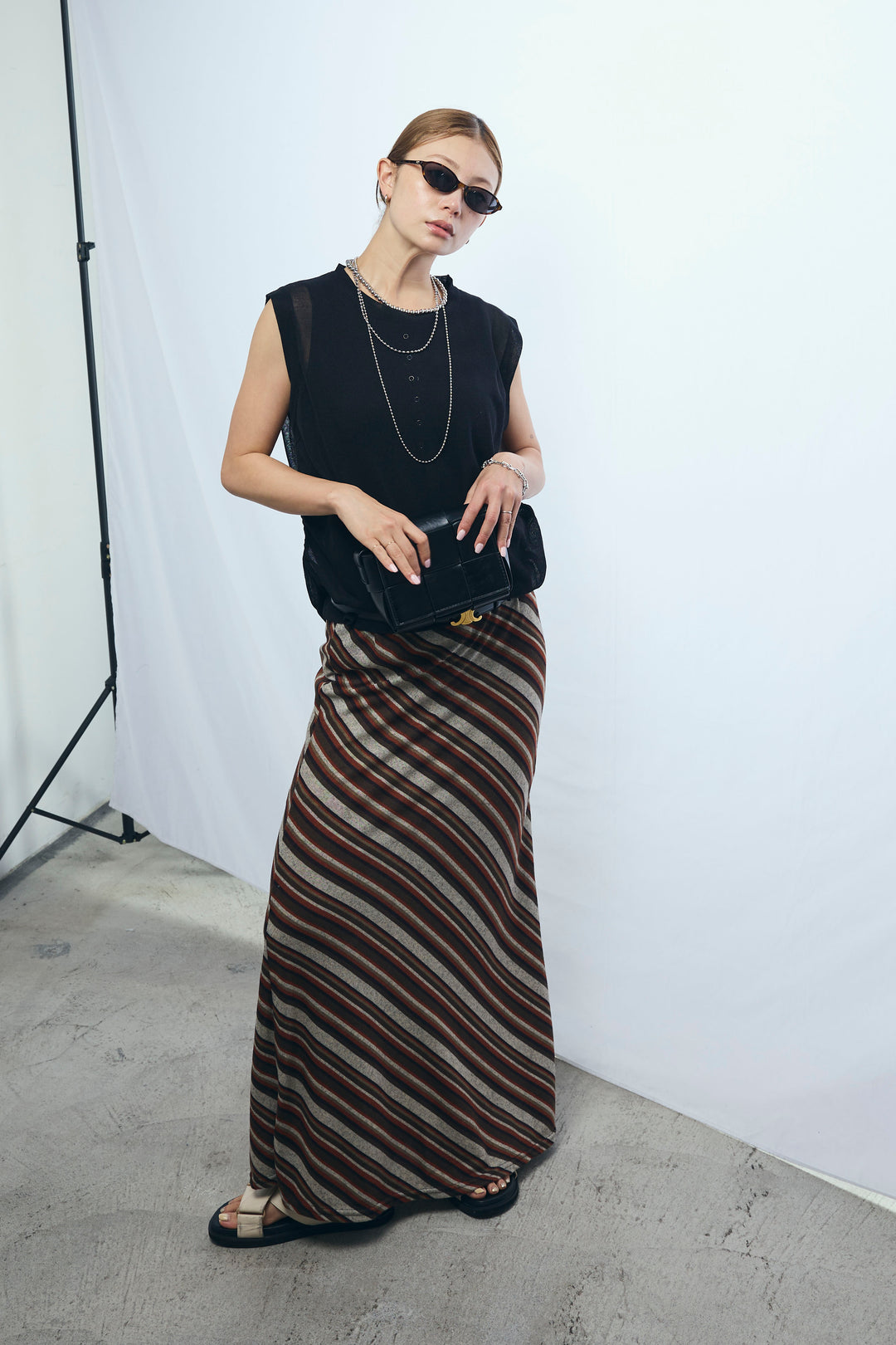 [予約/SET]リネン混ギャザーシアーニット+セルフカットリブヘンリーネックノースリーブトップス+マルチストライプナロースカート(3set)