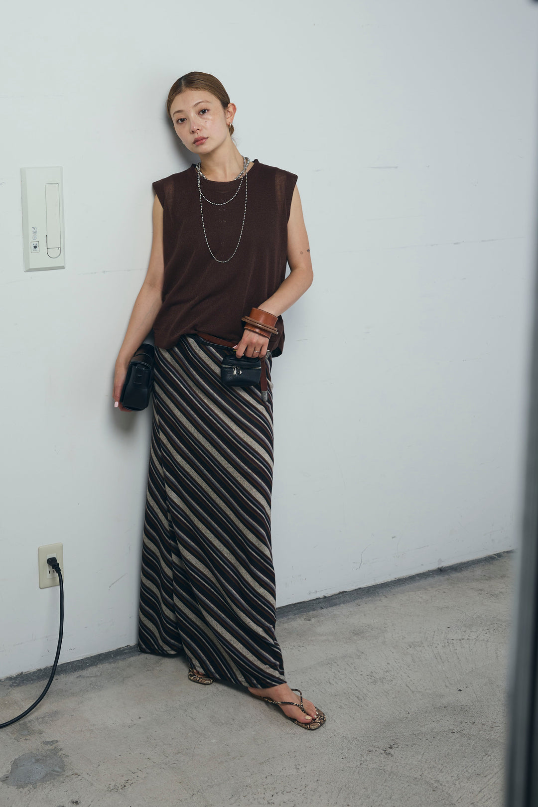 [予約/SET]リネン混ギャザーシアーニット+セルフカットリブヘンリーネックノースリーブトップス+マルチストライプナロースカート(3set)