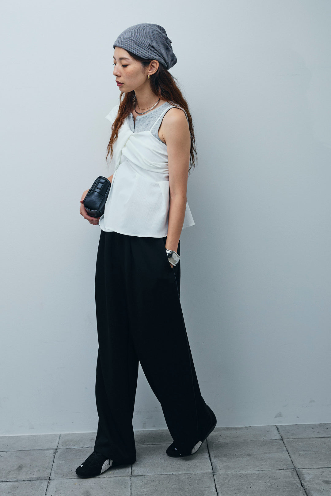 [予約/SET]アシンメトリーキャミソール+セルフカットリブヘンリーネックノースリーブトップス+ダブルウエストサイドラインスウェット(3set)