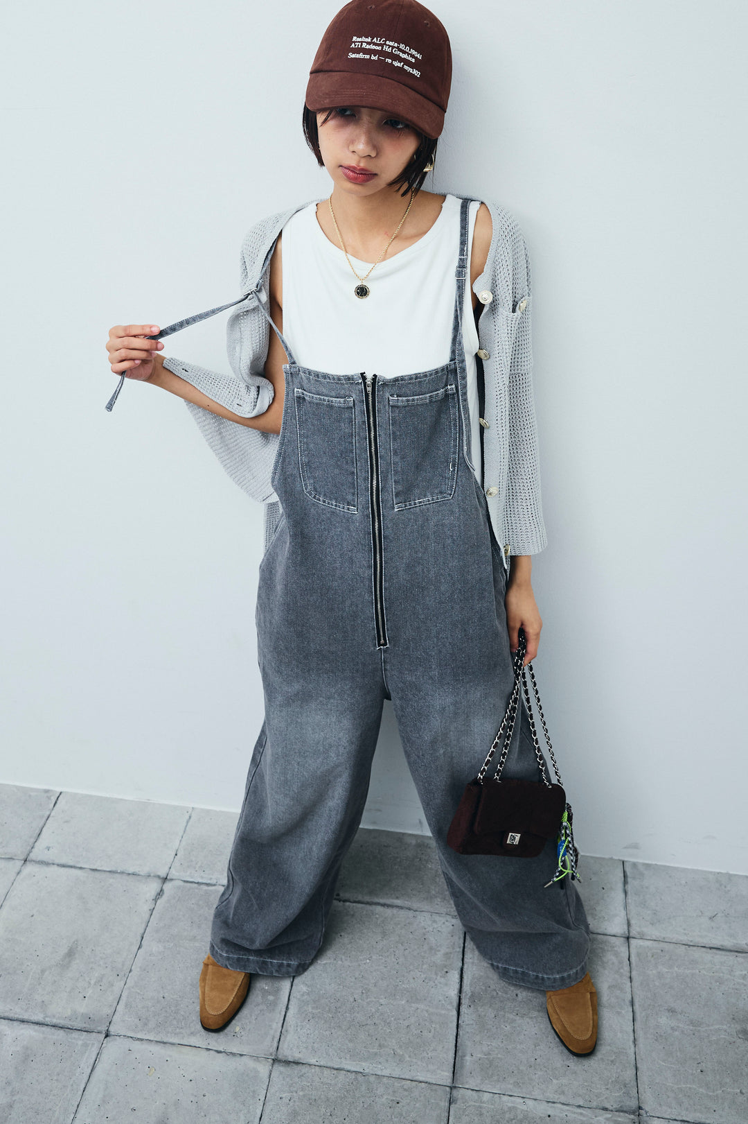 [予約/SET]リネンタッチ金ボタンカーデ+フロントジップストラップデザインデニムサロペット(2set)