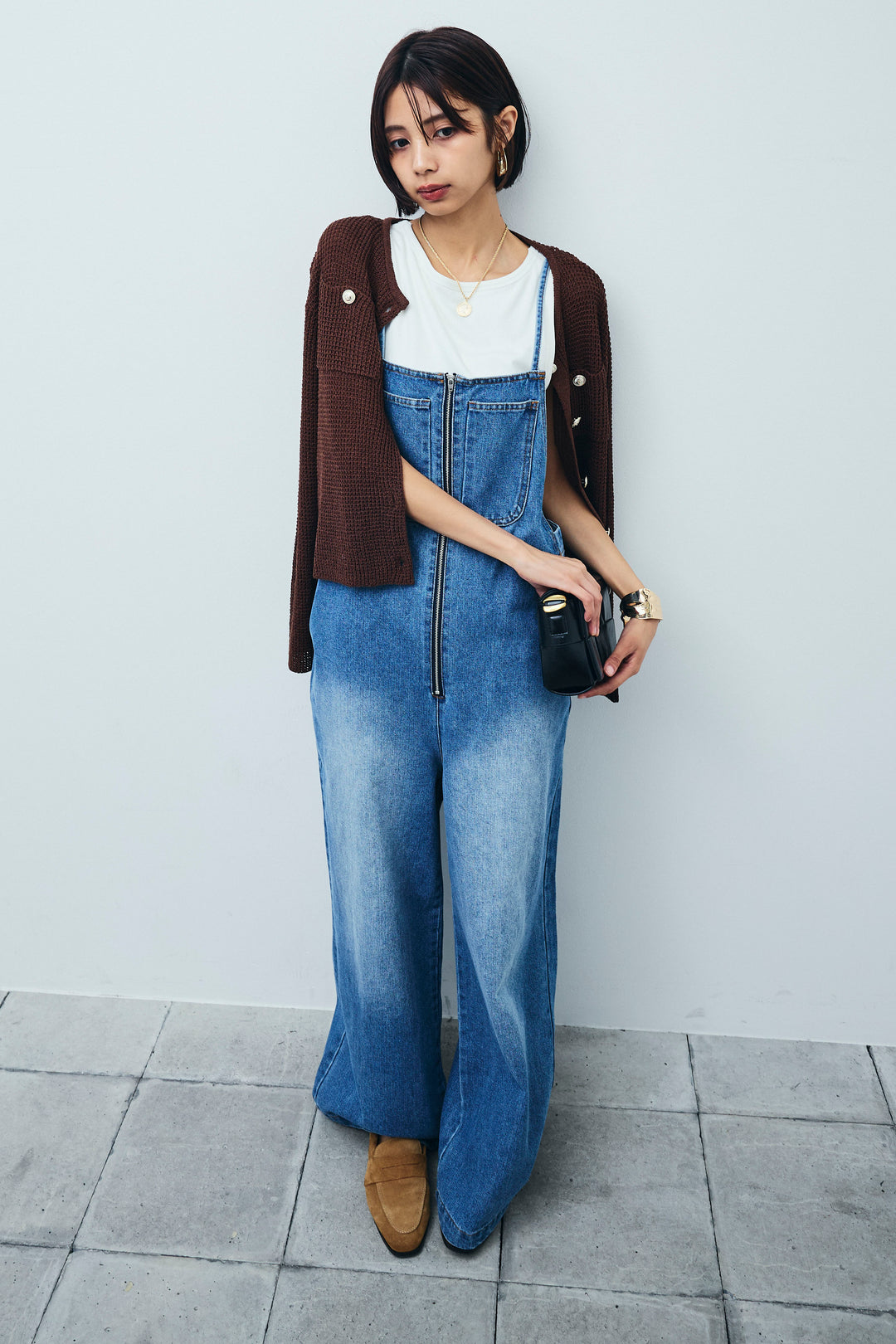 [予約/SET]リネンタッチ金ボタンカーデ+フロントジップストラップデザインデニムサロペット(2set)