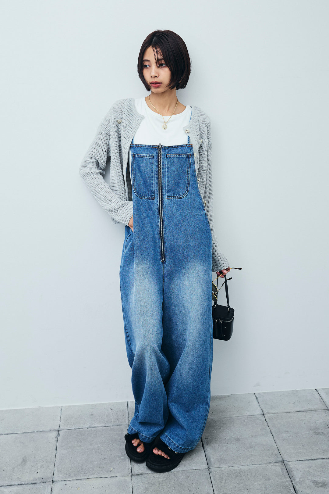 [予約/SET]リネンタッチ金ボタンカーデ+テレコリブカップ付きノースリーブ トップス+フロントジップストラップデザインデニムサロペット(3set)