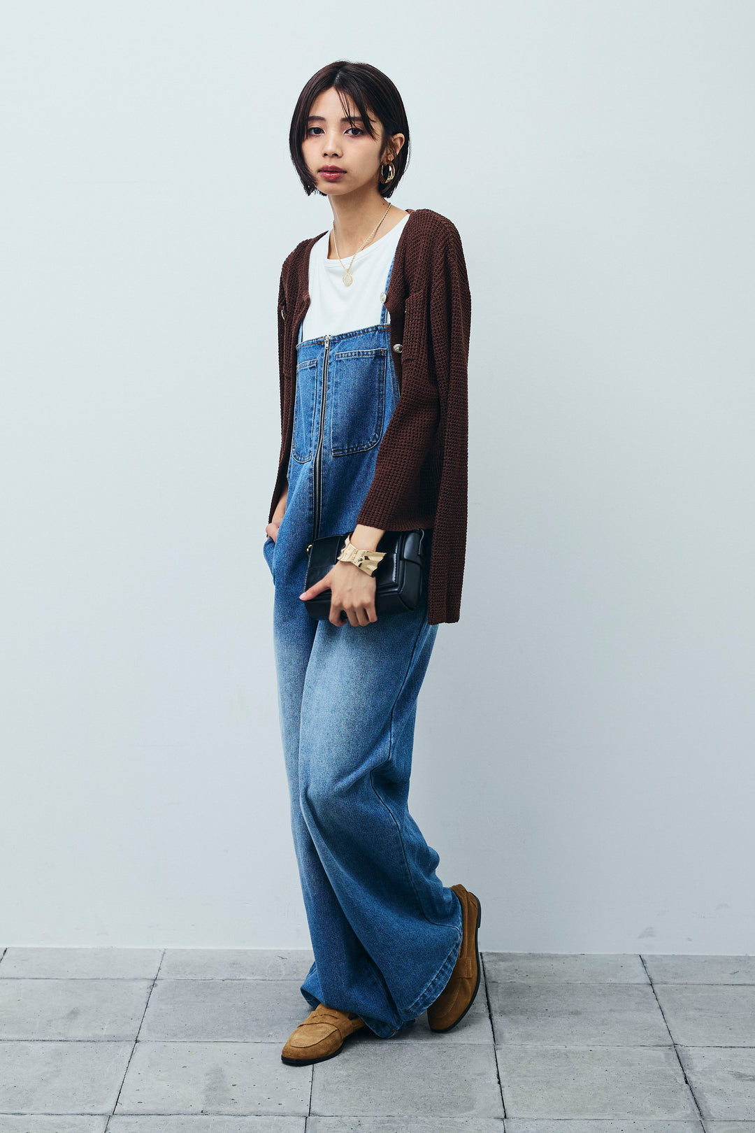 [予約/SET]リネンタッチ金ボタンカーデ+フロントジップストラップデザインデニムサロペット(2set)