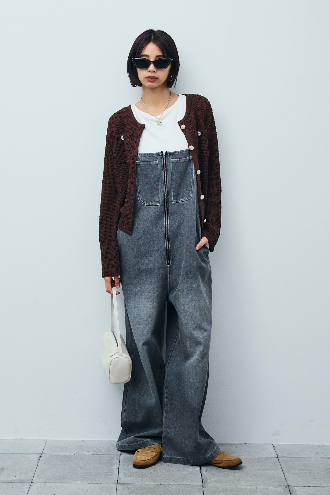 [予約/SET]リネンタッチ金ボタンカーデ+テレコリブカップ付きノースリーブ トップス+フロントジップストラップデザインデニムサロペット(3set)