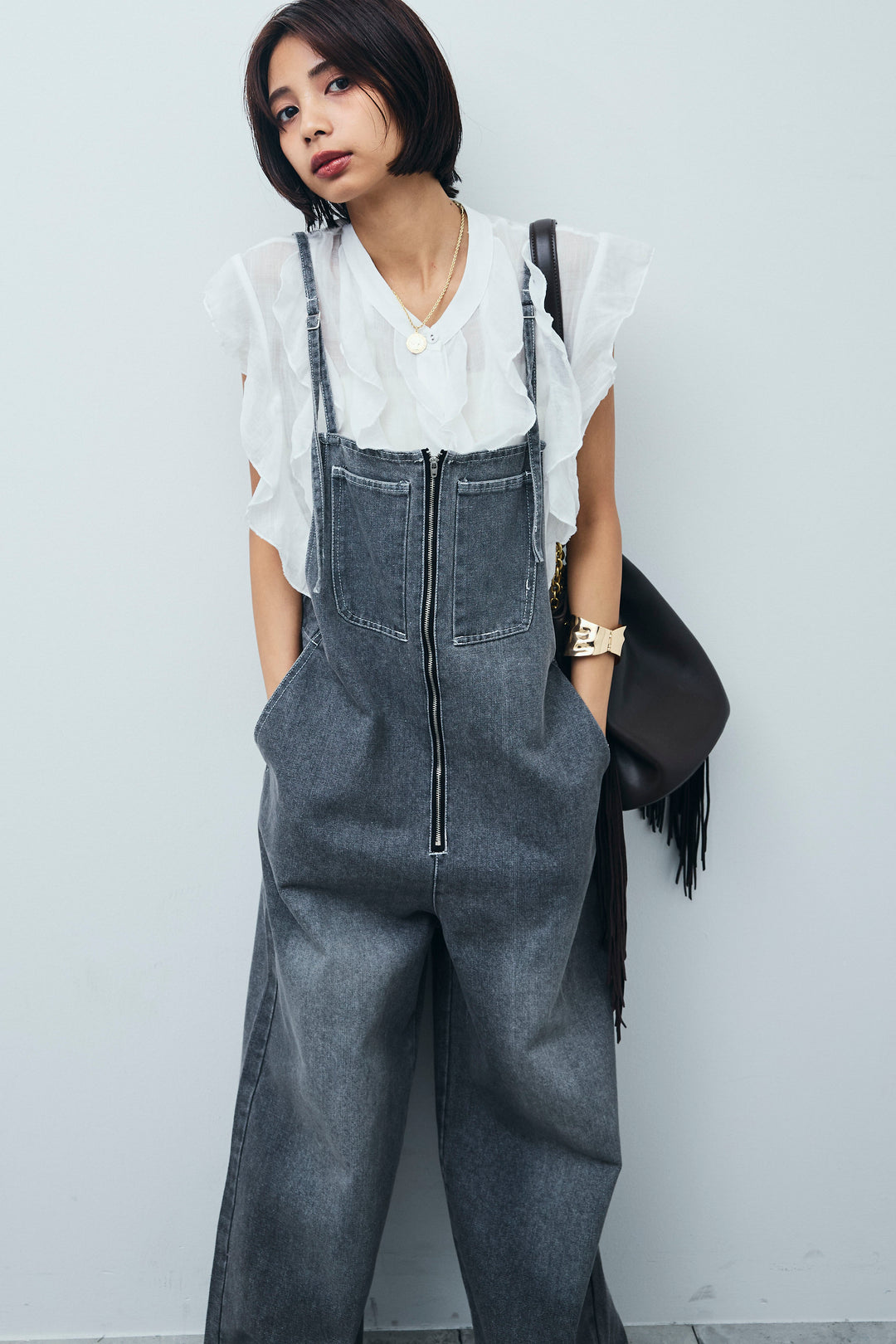 [予約/SET]リネンランダムフリルブラウス+フロントジップストラップデザインデニムサロペット(2set)