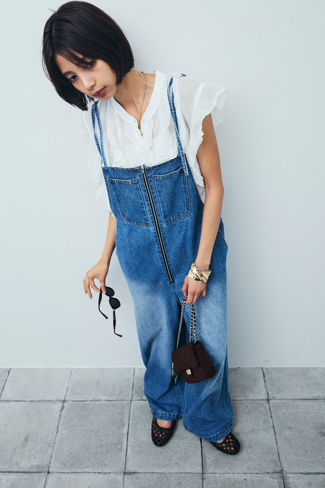 [予約/SET]リネンランダムフリルブラウス+フロントジップストラップデザインデニムサロペット(2set)