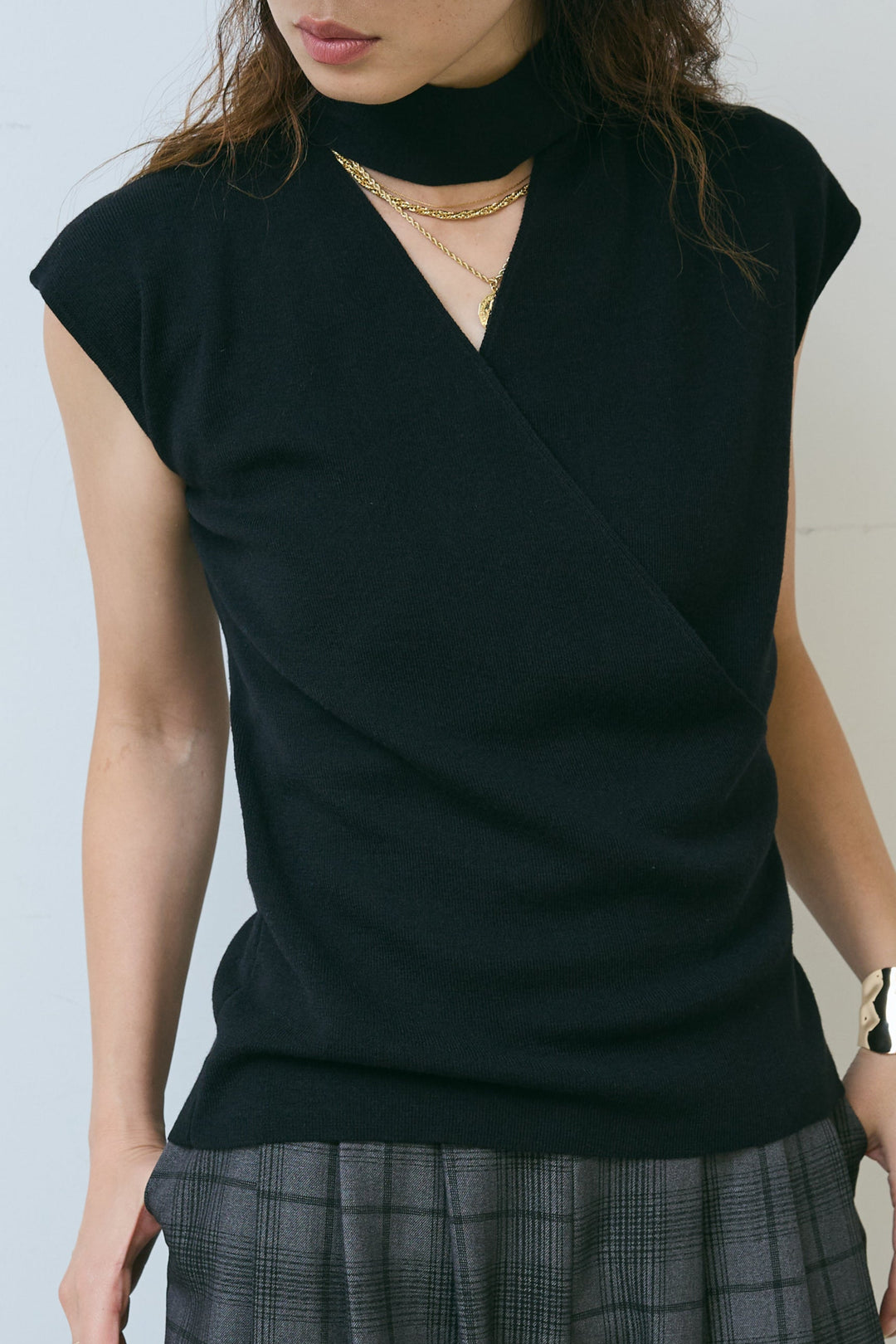 タイつきVネックニットPO