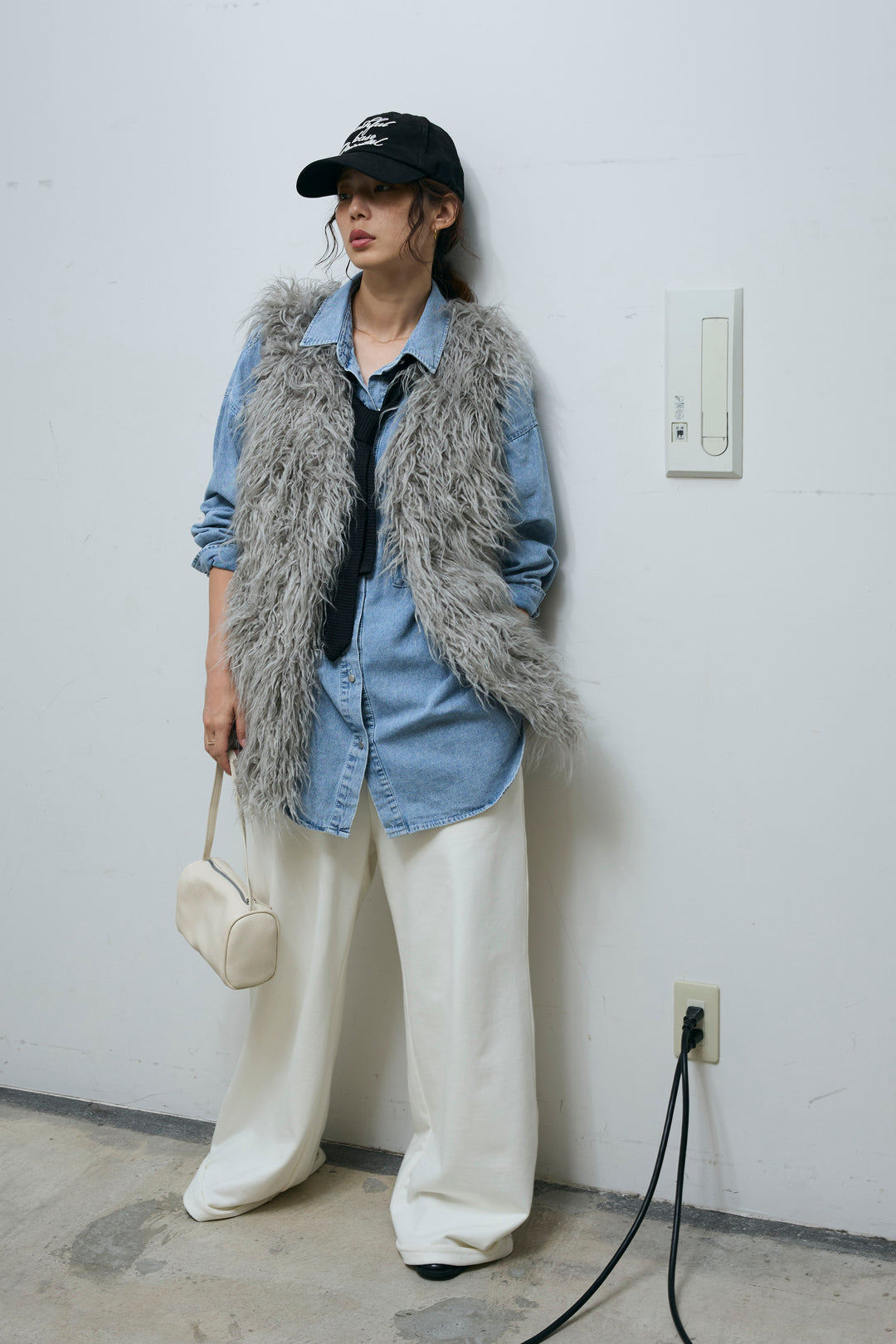 [予約/SET]フェイクシャギーファーベスト+オーバーサイズデニムシャツ+エフォートレススウェットパンツ(3set)