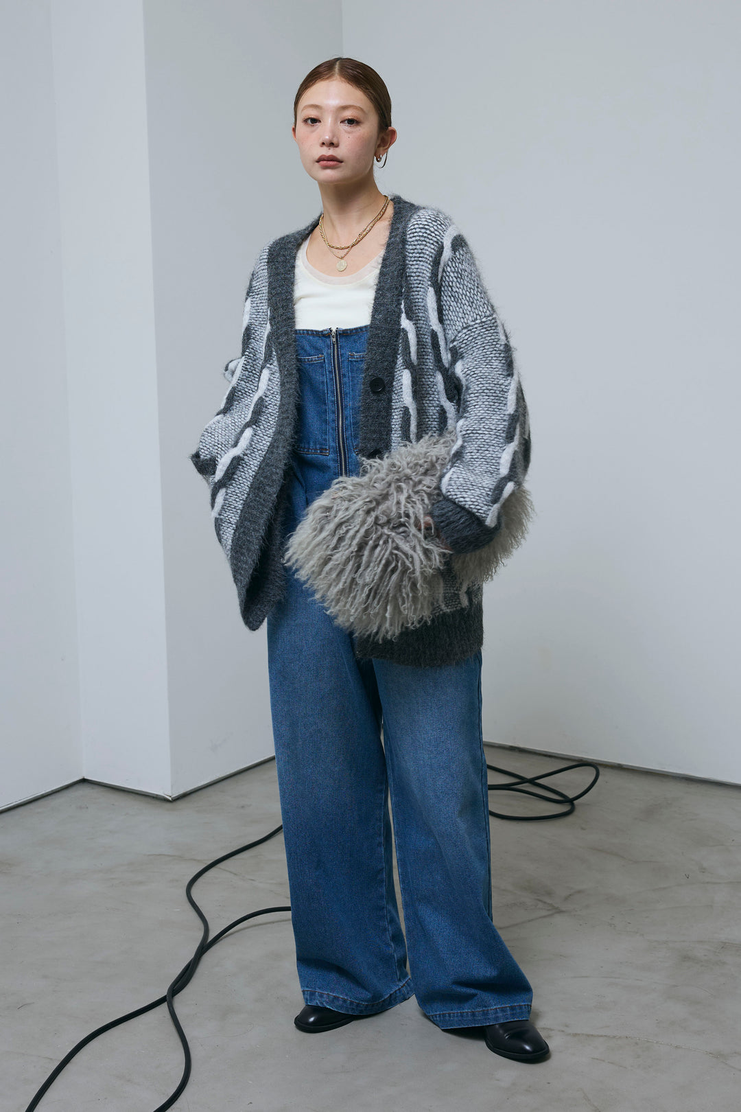 [予約/SET]ロープ柄ボリュームニットカーディガン+フロントジップストラップデザインデニムサロペット(2set)