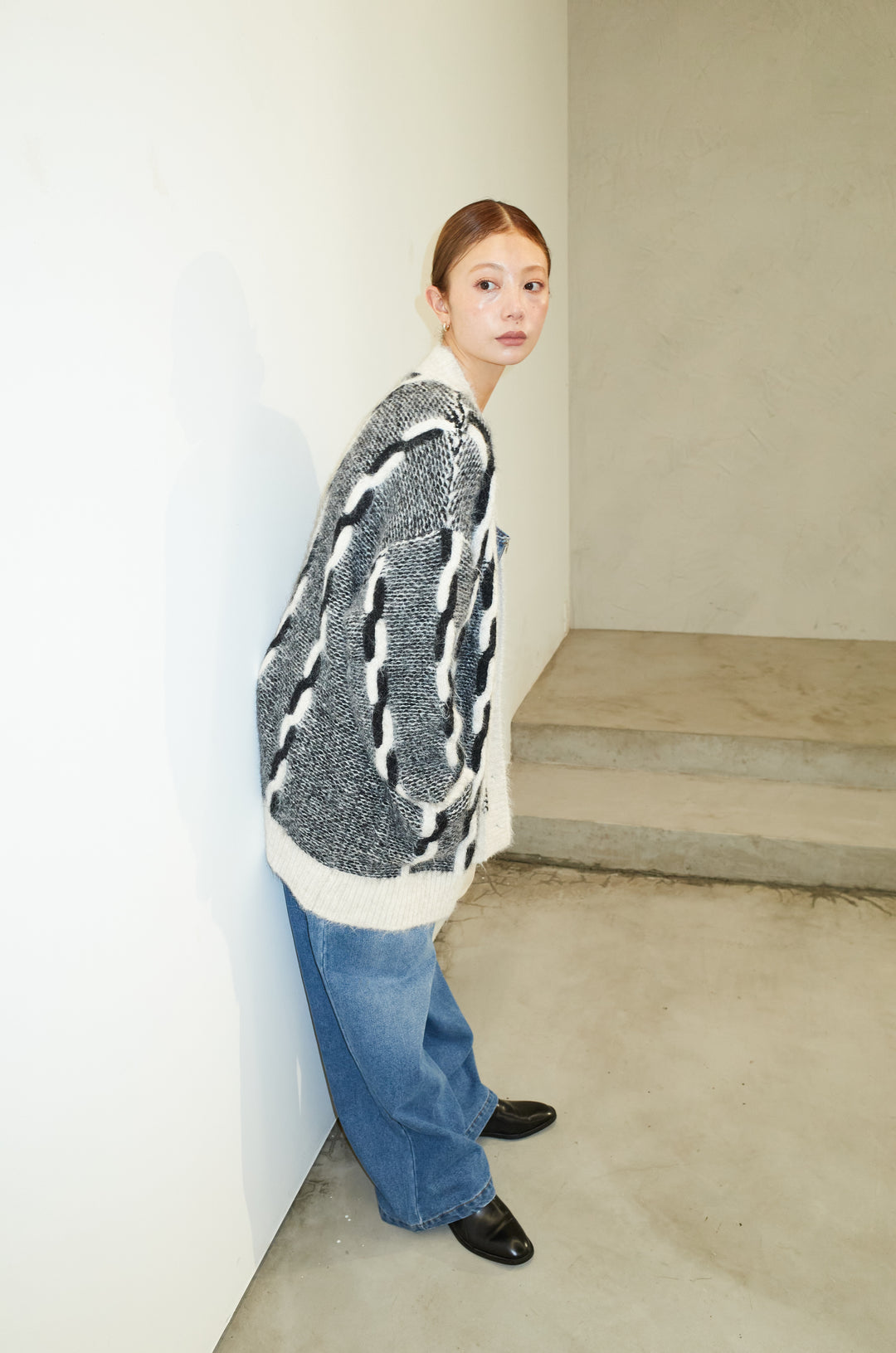 [予約/SET]ロープ柄ボリュームニットカーディガン+フロントジップストラップデザインデニムサロペット(2set)