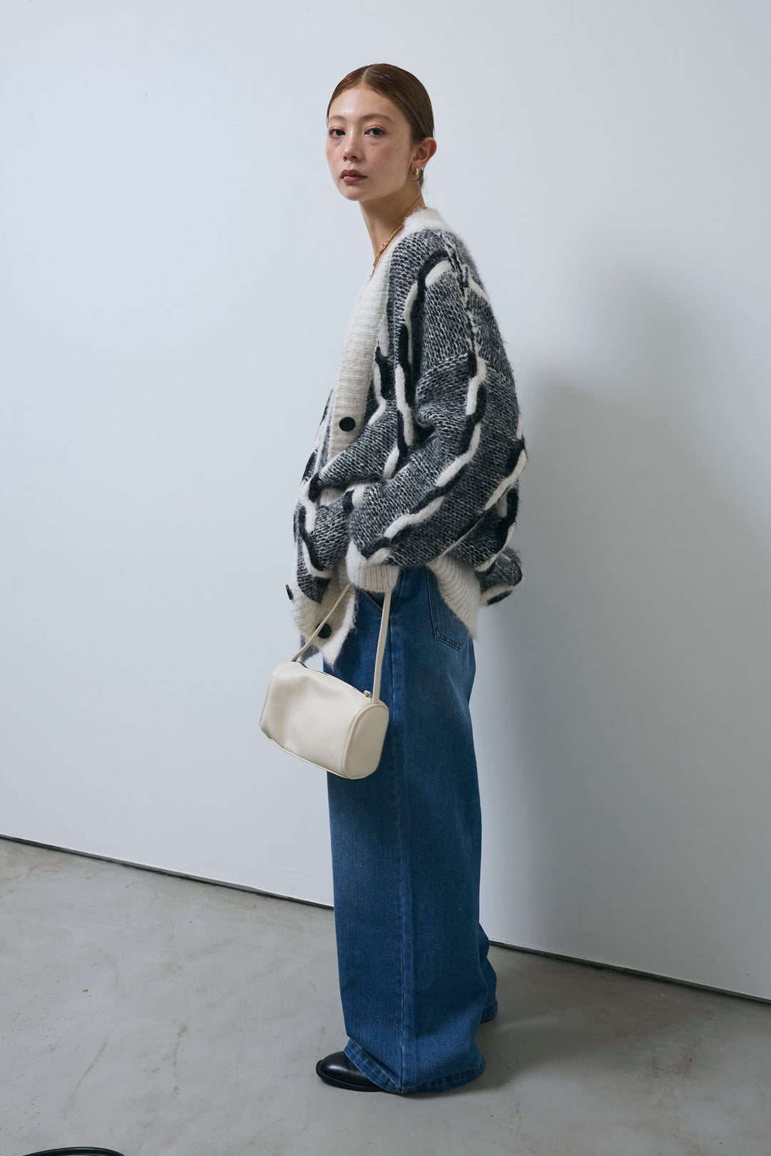 [予約/SET]ロープ柄ボリュームニットカーディガン+フロントジップストラップデザインデニムサロペット(2set)