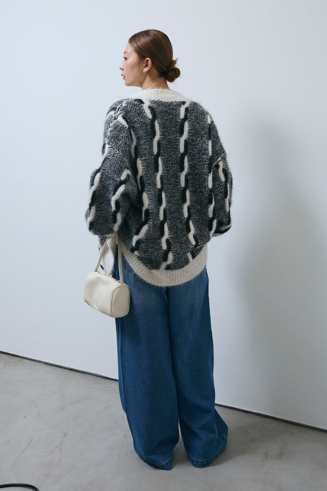 [予約/SET]ロープ柄ボリュームニットカーディガン+フロントジップストラップデザインデニムサロペット(2set)