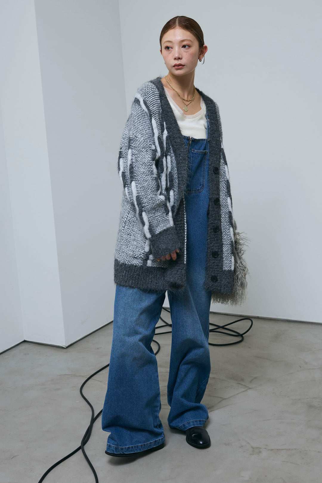 [予約/SET]ロープ柄ボリュームニットカーディガン+フロントジップストラップデザインデニムサロペット(2set)