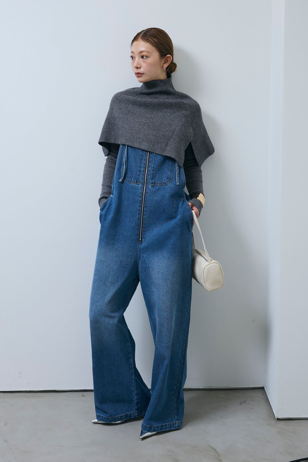 [予約/SET]ケープアンサンブルニット+フロントジップストラップデザインデニムサロペット(2set)