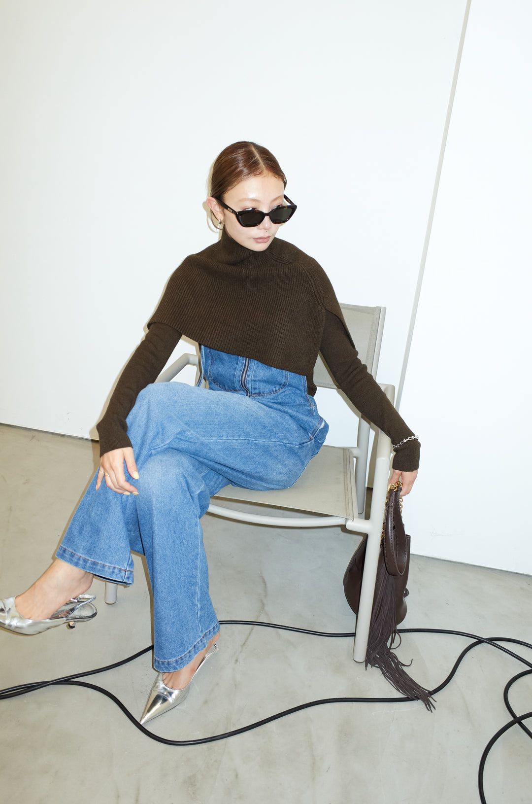 [予約/SET]ケープアンサンブルニット+フロントジップストラップデザインデニムサロペット(2set)