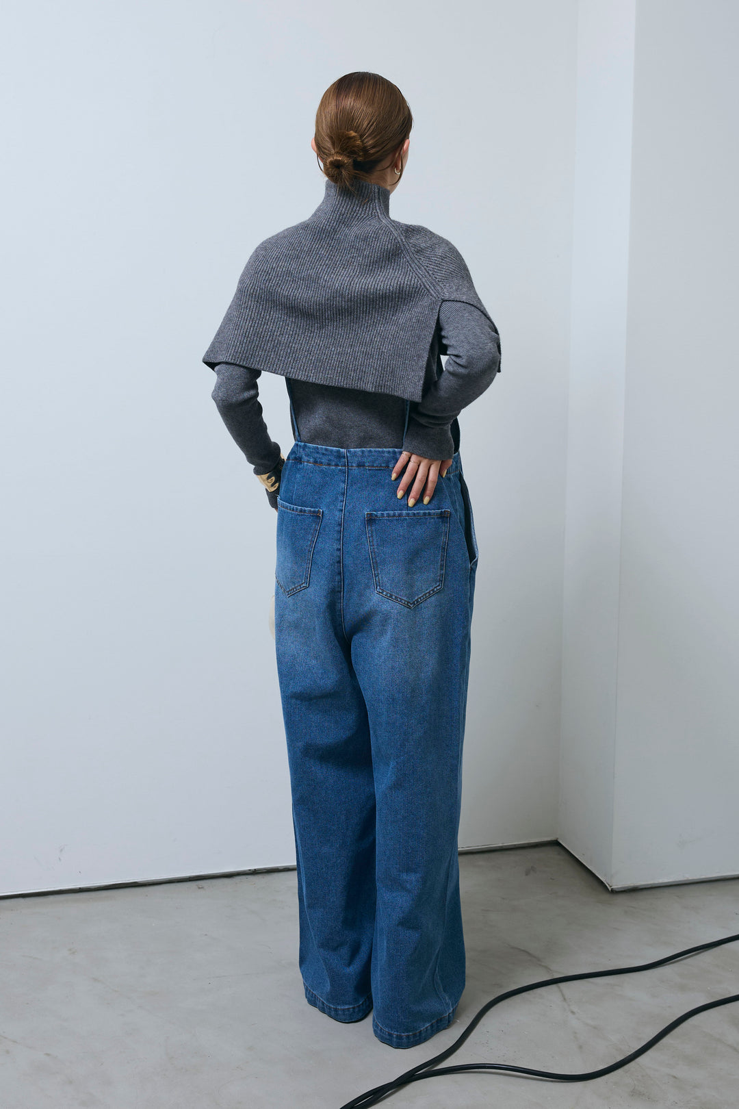 [予約/SET]ケープアンサンブルニット+フロントジップストラップデザインデニムサロペット(2set)