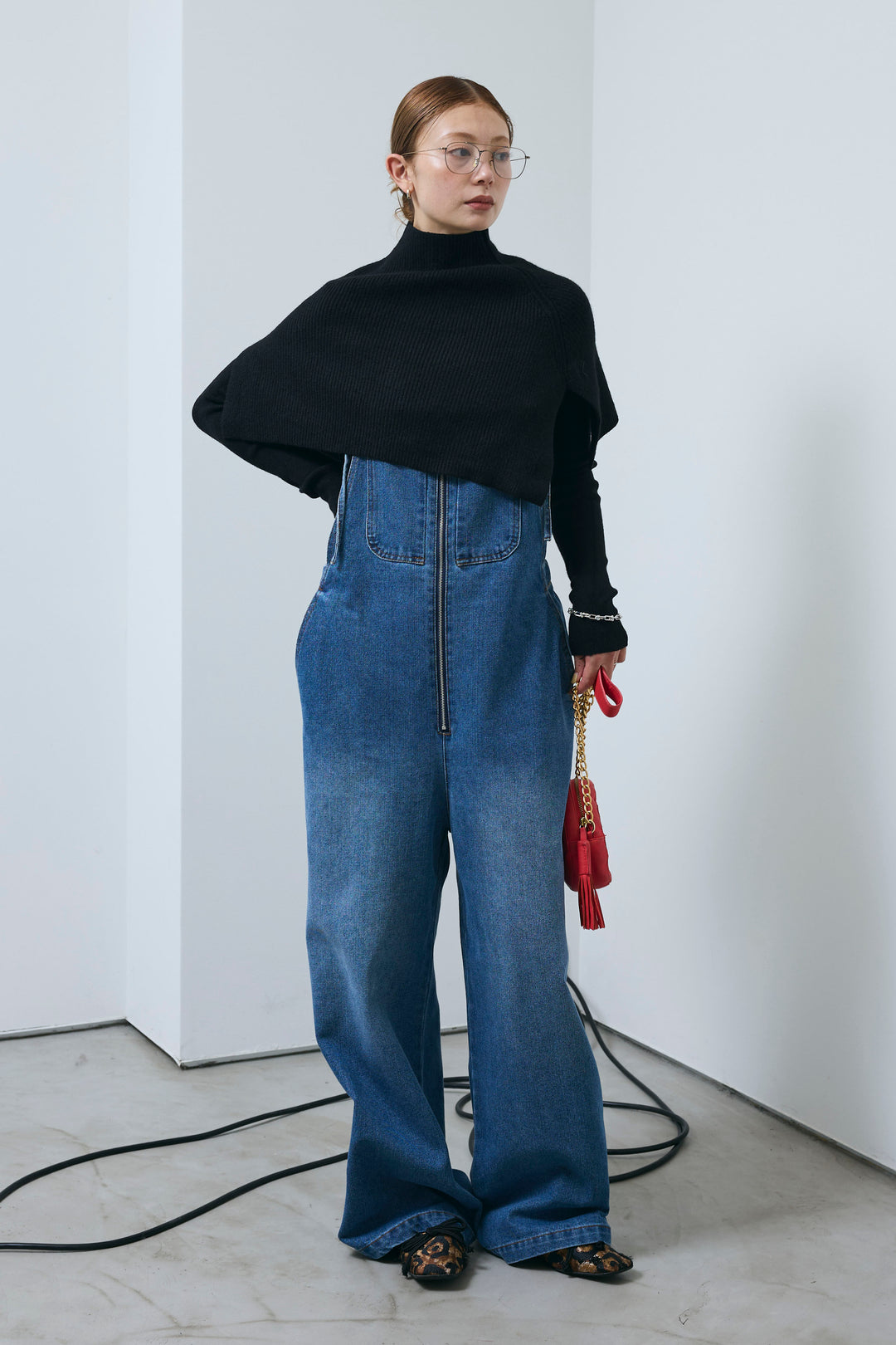 [予約/SET]ケープアンサンブルニット+フロントジップストラップデザインデニムサロペット(2set)