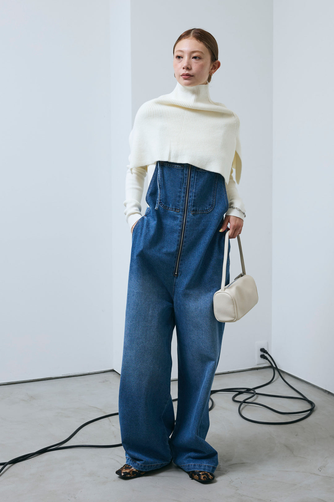 [予約/SET]ケープアンサンブルニット+フロントジップストラップデザインデニムサロペット(2set)