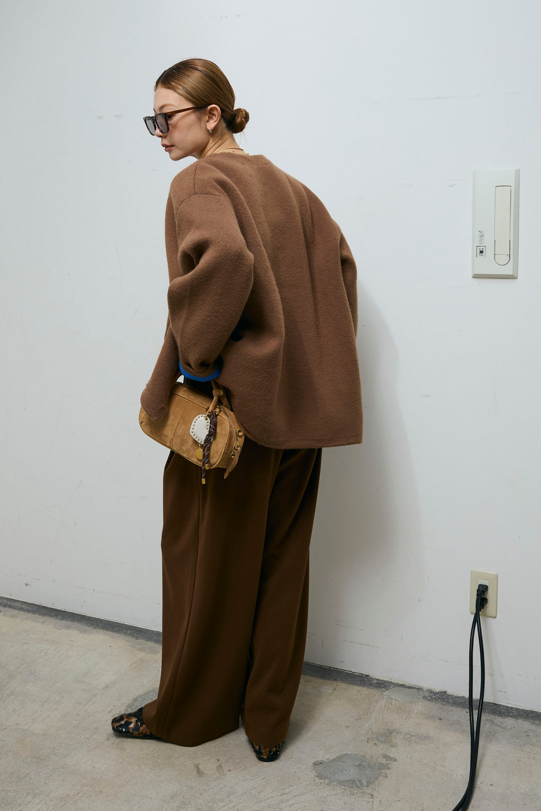 [予約/SET]ダブルフェイス配色ニットコート+フェイクレザーベルト付きワイドタックパンツ(2set)