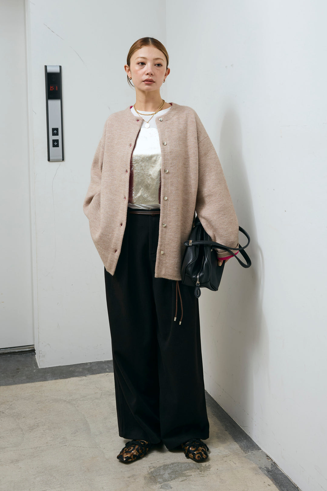 [予約/SET]ダブルフェイス配色ニットコート+フェイクレザーベルト付きワイドタックパンツ(2set)