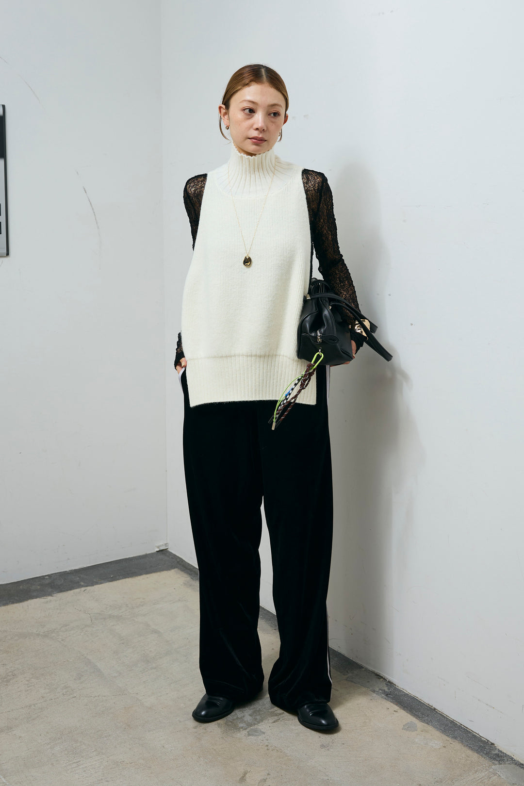 [予約/SET]ハイネックワイドーオープンニットベスト+シアーレーストップス+サイドラインベロアパンツ(3set)