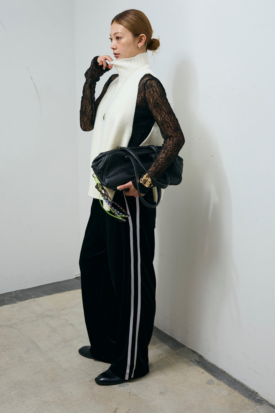 [予約/SET]ハイネックワイドーオープンニットベスト+シアーレーストップス+サイドラインベロアパンツ(3set)