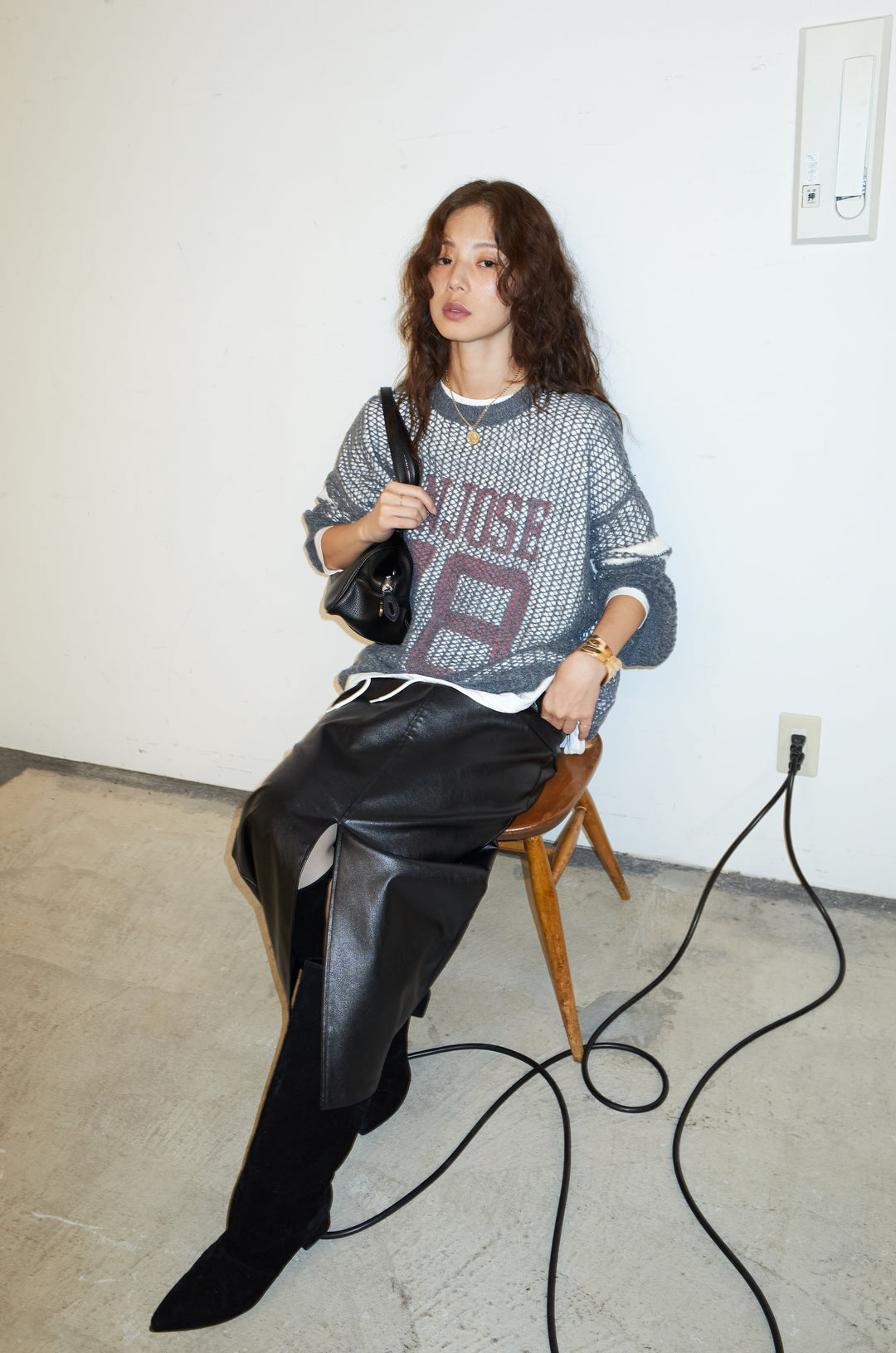 [予約/SET]透かし編みニット＋ナンバーロゴTシャツセット+エコレザーバックスリットペンシルスカート(2set)