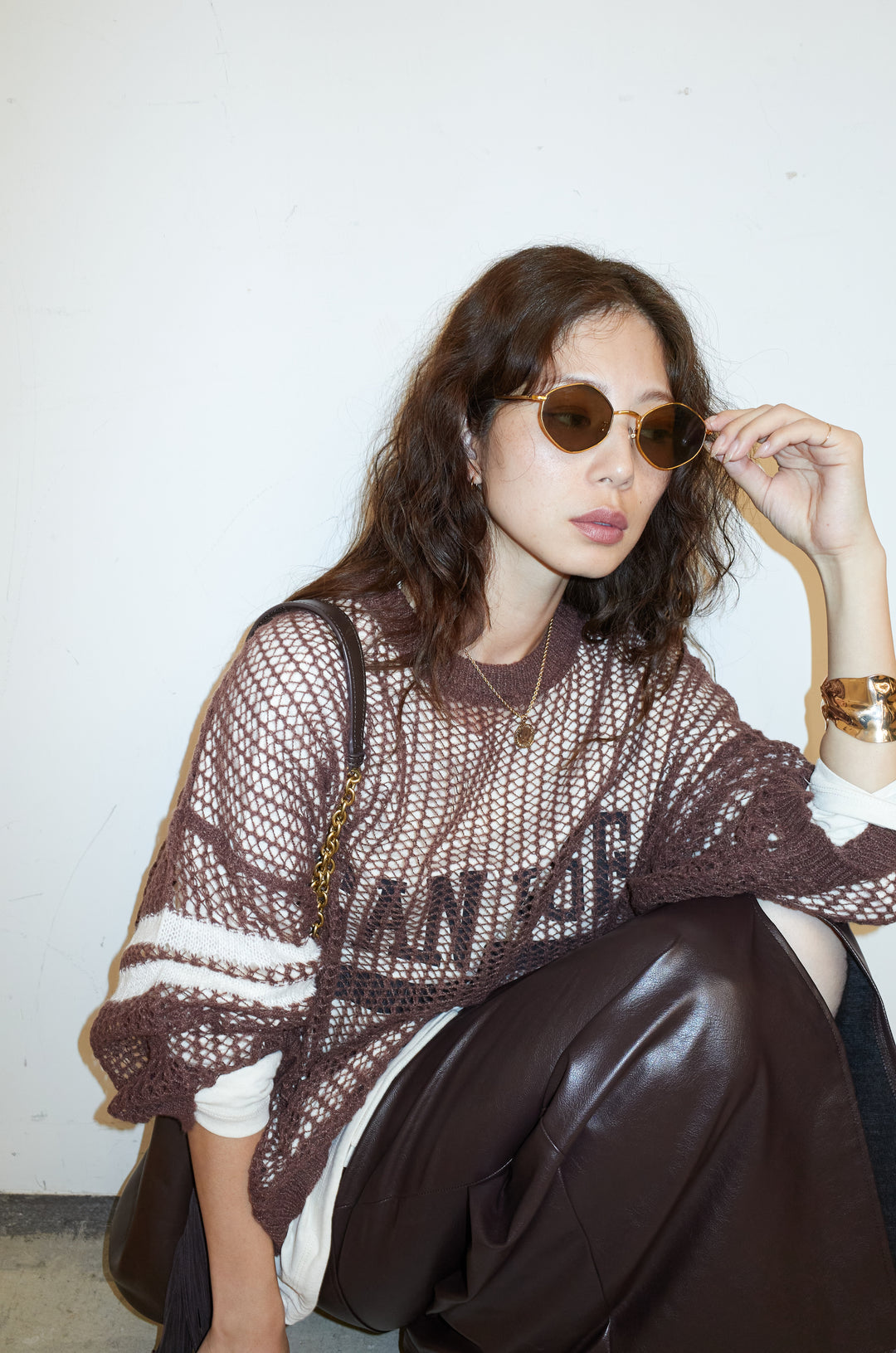 [予約/SET]透かし編みニット＋ナンバーロゴTシャツセット+エコレザーバックスリットペンシルスカート(2set)