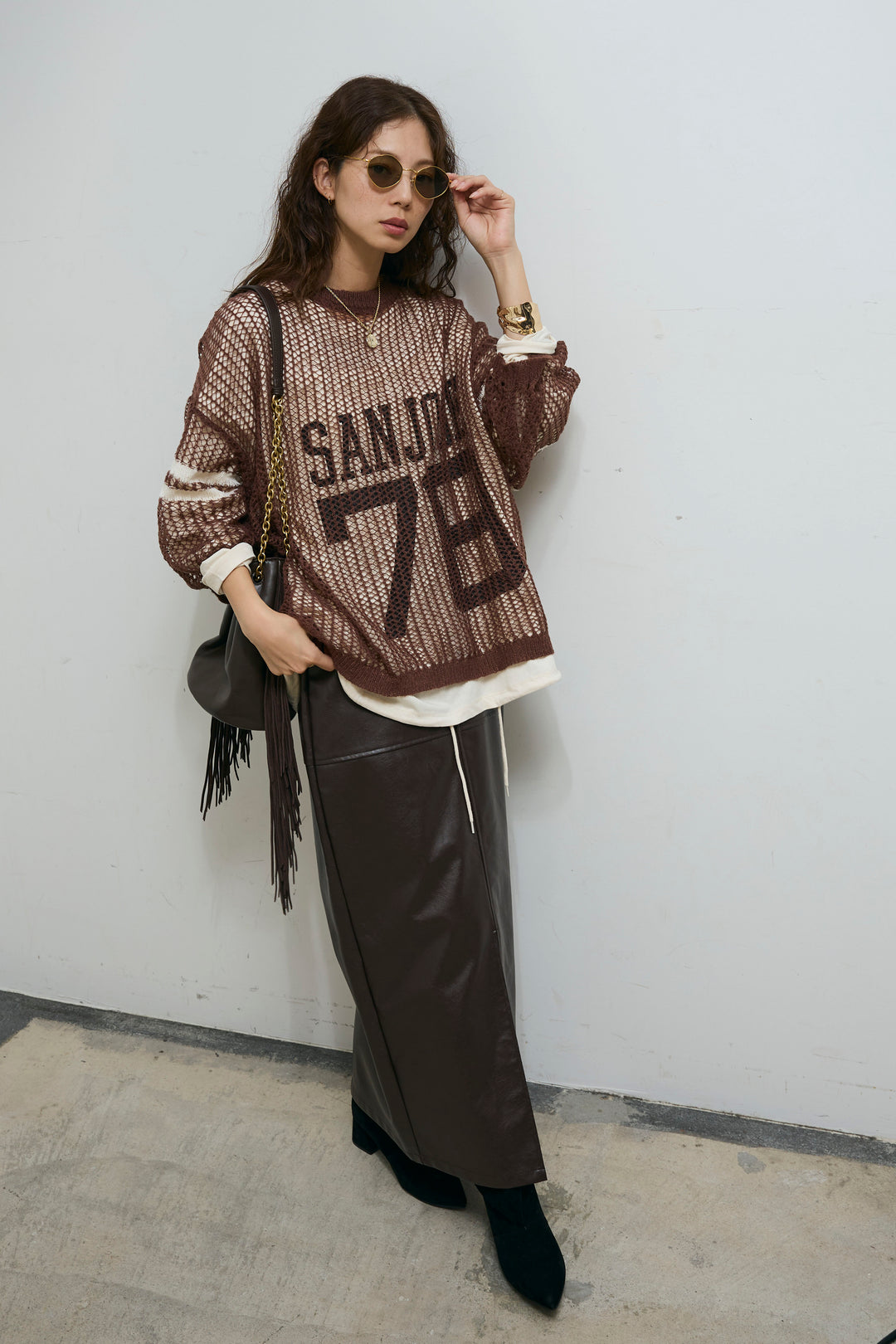 [予約/SET]透かし編みニット＋ナンバーロゴTシャツセット+エコレザーバックスリットペンシルスカート(2set)