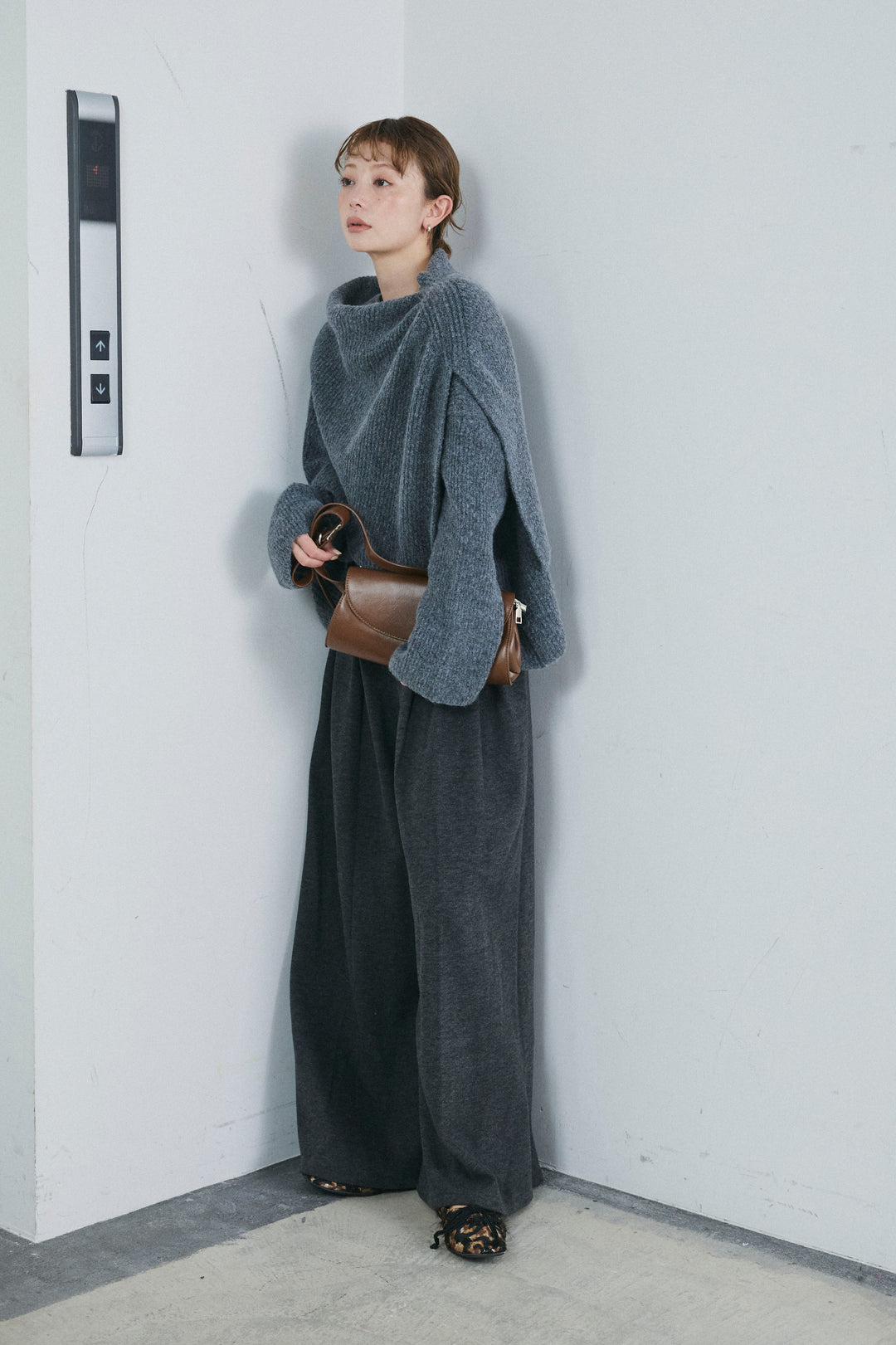 [予約/SET]ケープ付きローゲージニット+ベルト付きスゥイッチングタックパンツ(2set)