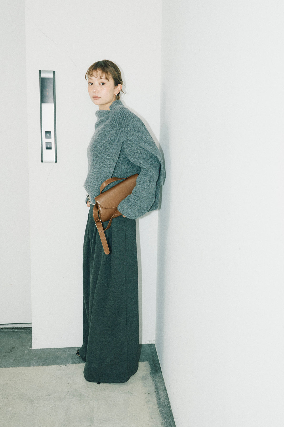 [予約/SET]ケープ付きローゲージニット+ベルト付きスゥイッチングタックパンツ(2set)