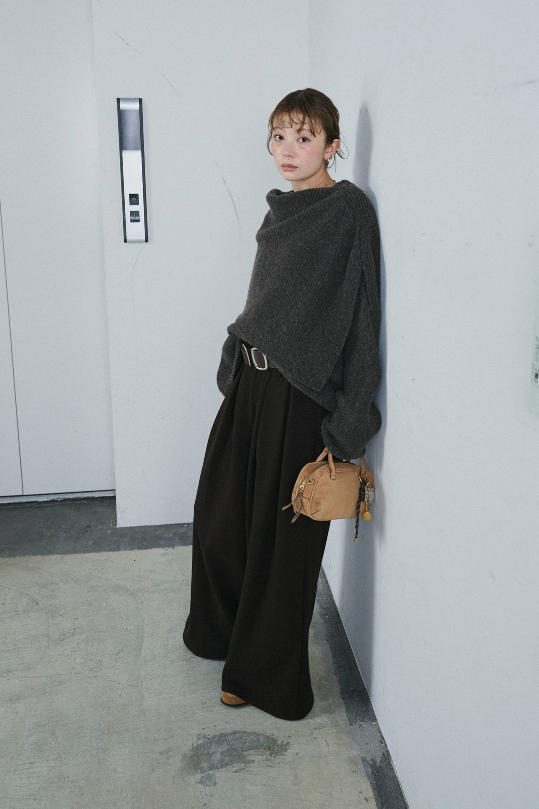 [予約/SET]ケープ付きローゲージニット+ベルト付きスゥイッチングタックパンツ(2set)