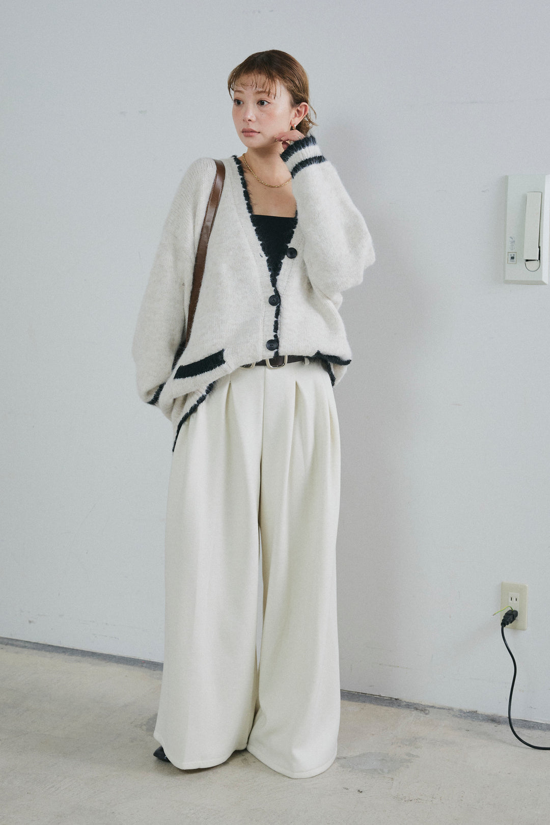 [予約/SET]パイピングニットカーディガン+ベルト付きスゥイッチングタックパンツ(2set)