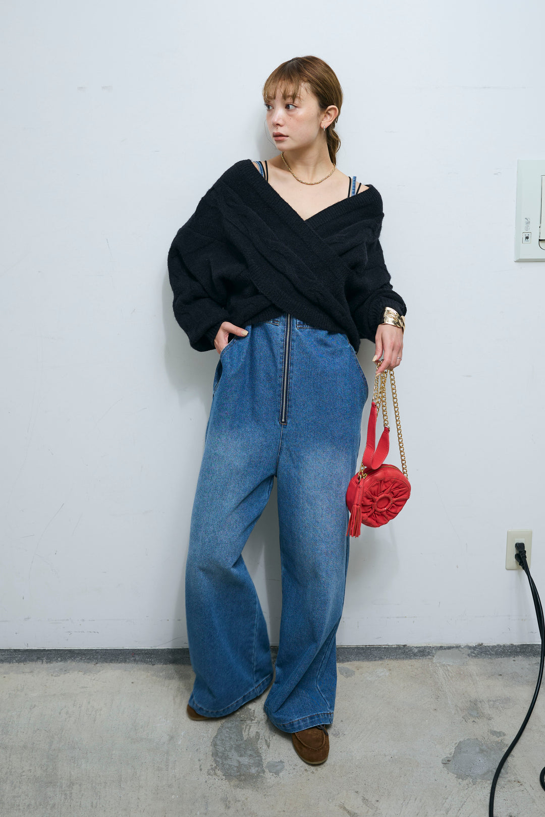 [予約/SET]カシュクールケーブルショートニット+フロントジップストラップデザインデニムサロペット(2set)